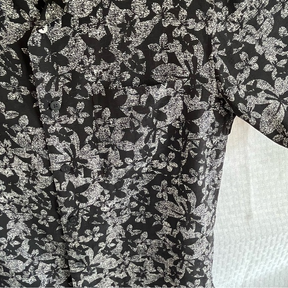 Claiborne 100% Silk Hawaiian Button Up Short Sleeve Shirt Black White Floral M - Picture 4 of 13
